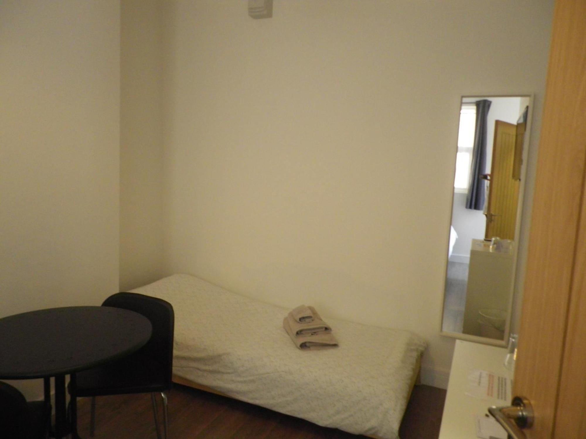 The Swan Inn Southampton Room photo